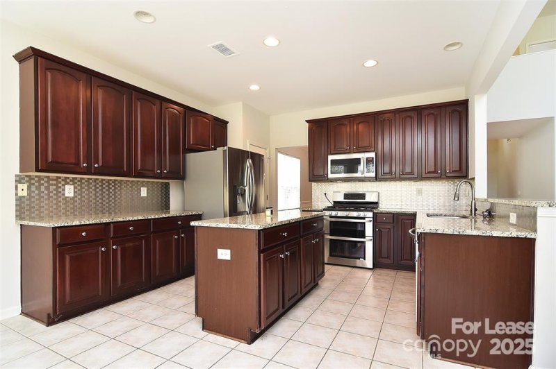 Property image 3 of 3401 Daniel Place Drive in Old Stone Crossing, Charlotte, NC 28213