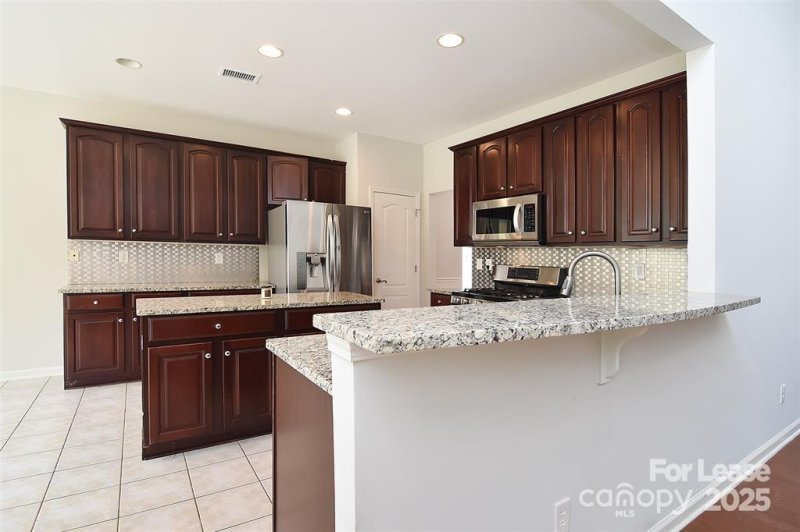 Property image 4 of 3401 Daniel Place Drive in Old Stone Crossing, Charlotte, NC 28213