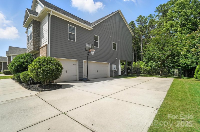 Property image 3 at 16229 Loch Raven Road, Huntersville, NC 28078