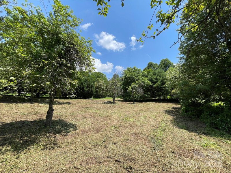 Property image 2 of 150 Founders Drive in Kenmure, Flat Rock, NC 28731