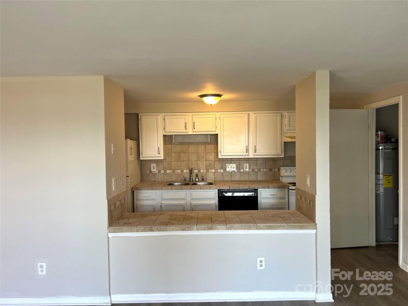 Property image 3 at 1645 Arlyn Circle, Charlotte, NC 28213