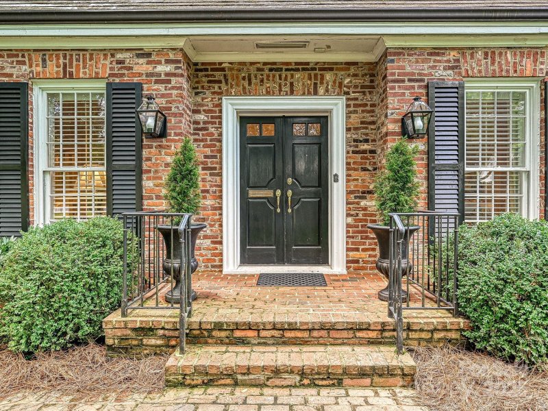 Property image 2 at 828 Colville Road, Charlotte, NC 28207