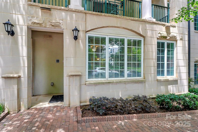 Property image 2 at 300 W 5th Street, Charlotte, NC 28202
