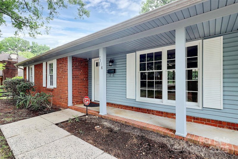 Property image 2 of 7118 April Ridge Lane in Eastbrook Woods, Charlotte, NC 28215