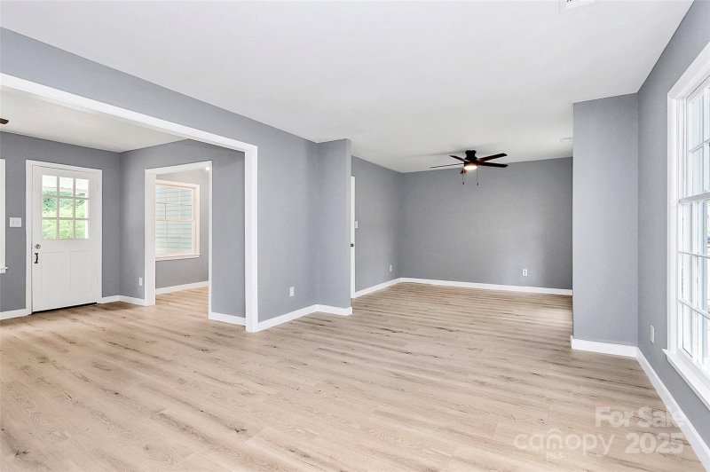 Property image 3 of 7118 April Ridge Lane in Eastbrook Woods, Charlotte, NC 28215