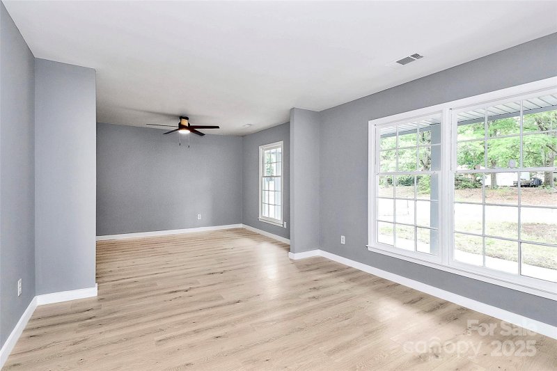 Property image 4 of 7118 April Ridge Lane in Eastbrook Woods, Charlotte, NC 28215