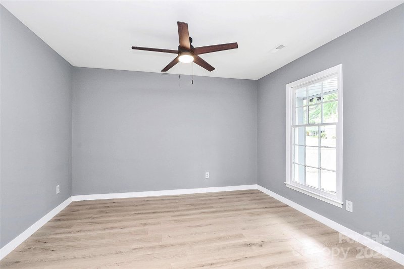 Property image 5 of 7118 April Ridge Lane in Eastbrook Woods, Charlotte, NC 28215