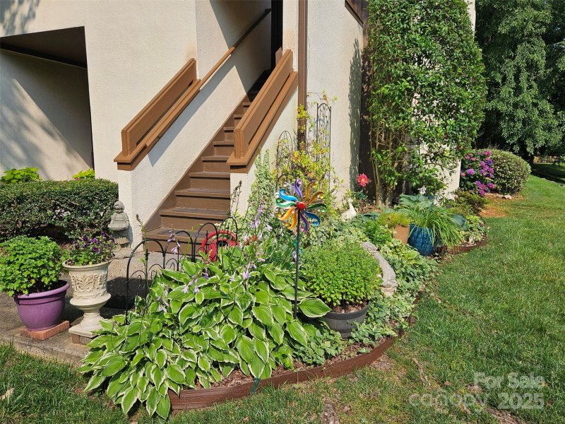 Property image 3 of 7329 Winery Lane in Brandywine, Charlotte, NC 28227