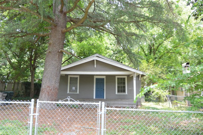 1216 Mountain Avenue