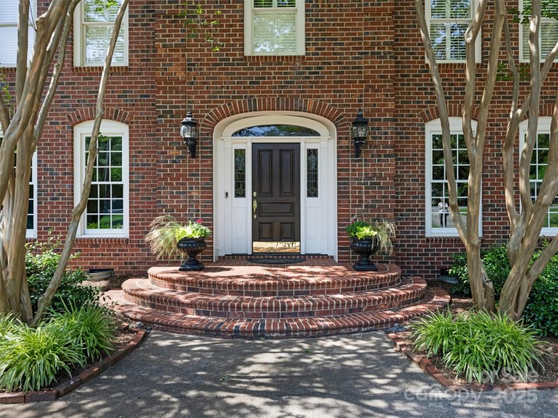 Property image 2 of 4026 Sharon View Road in Town And Country, Charlotte, NC 28226