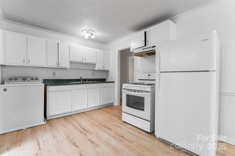 Property image 3 at 2328 Danforth Lane, Charlotte, NC 28208