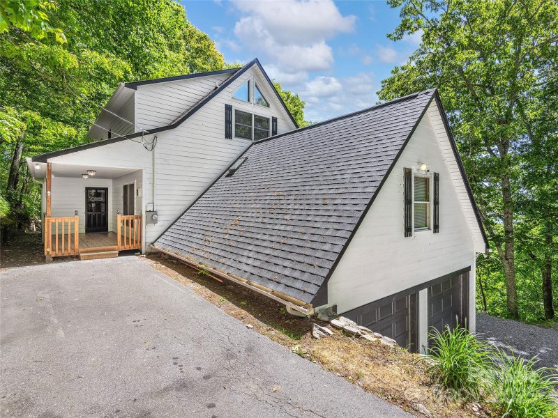 Property image 3 of 505 Middle Top Loop in Laurel Heights, Maggie Valley, NC 28751