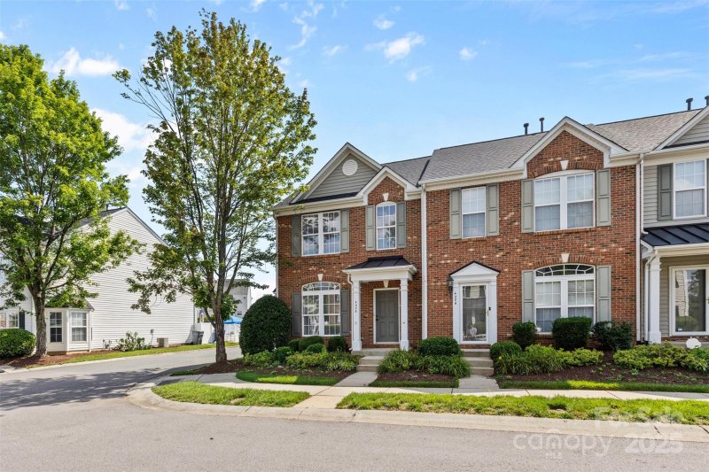 Property image 2 of 4208 Coulter Crossing in Farmington Ridge, Charlotte, NC 28213