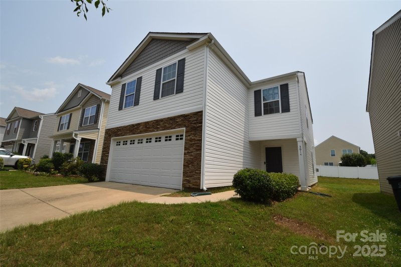 Property image 2 at 3014 Green Apple Drive, Dallas, NC 28034