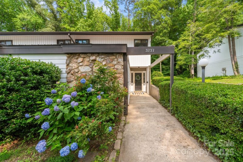 Property image 3 at 3737 Winding Creek Lane, Charlotte, NC 28226