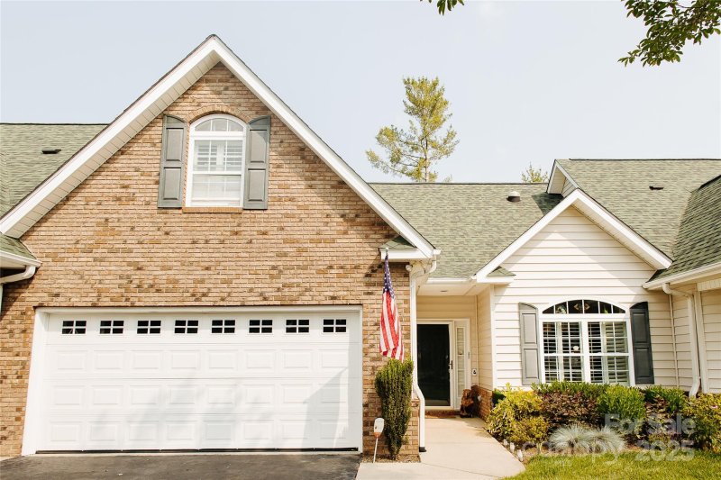 Property image 3 of 47 Victoria Park Drive in Park Place, Hendersonville, NC 28792