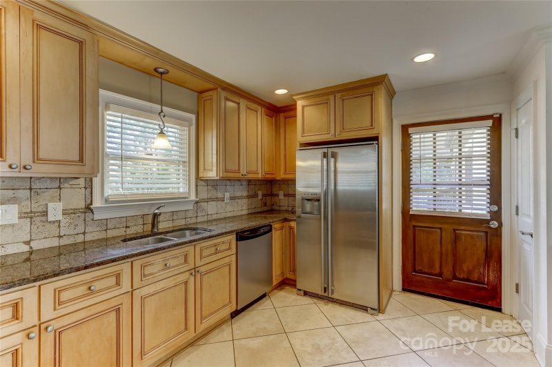 Property image 2 at 448 N Summit Avenue, Charlotte, NC 28216