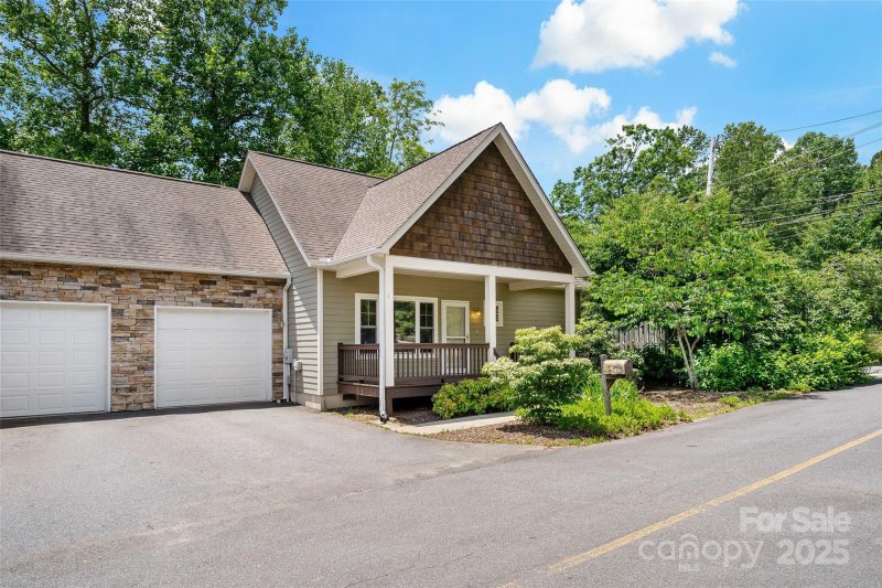 Property image 3 of 1 Teresa Way in Laurel Court, Black Mountain, NC 28711