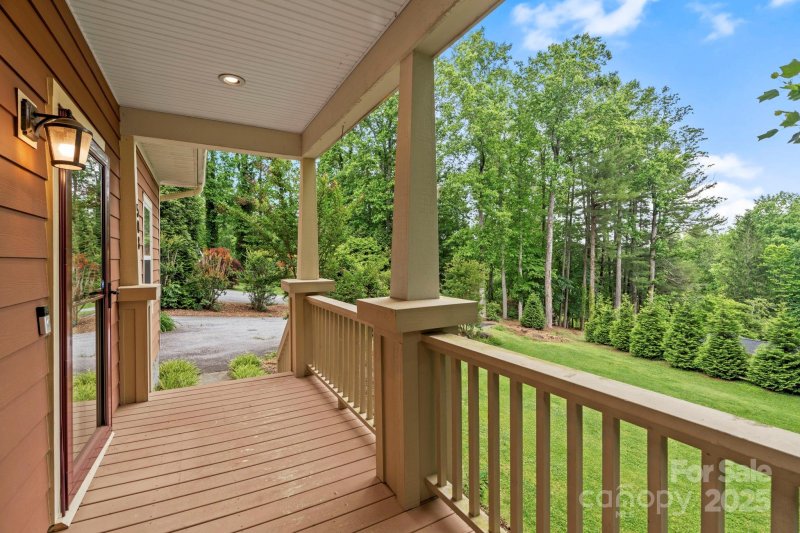 Property image 4 of 508 Fairway Drive in Laurel Park Estates, Hendersonville, NC 28739