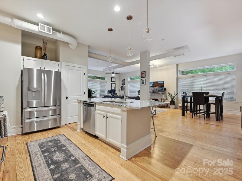 Property image 2 at 404 N Laurel Avenue, Charlotte, NC 28204