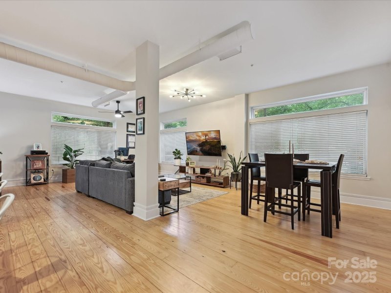 Property image 3 at 404 N Laurel Avenue, Charlotte, NC 28204