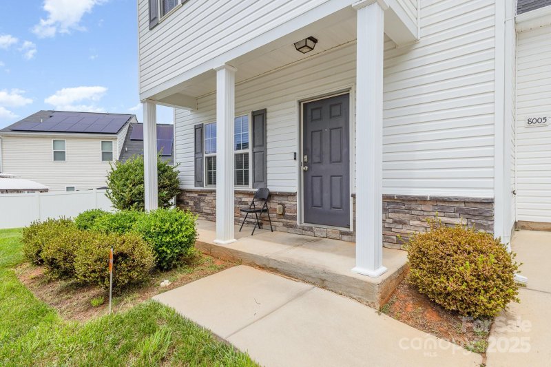 Property image 5 of 8005 Stevie Oaks Lane in Kingstree, Charlotte, NC 28215