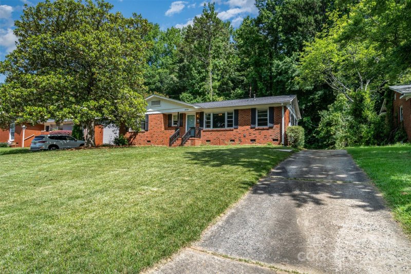 Property image 4 at 3939 Sheffield Drive, Charlotte, NC 28205