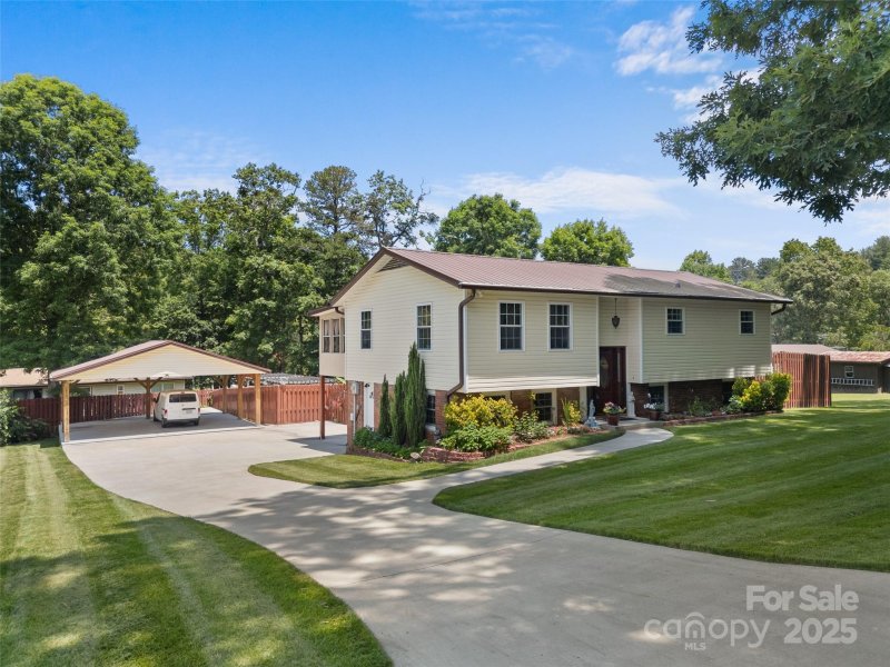 Property image 2 of 5 Granite Drive in Woodland Trace, Hendersonville, NC 28792