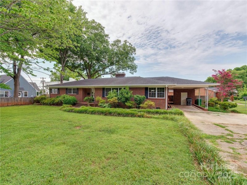 Property image 2 at 1422 Holmes Drive, Charlotte, NC 28209