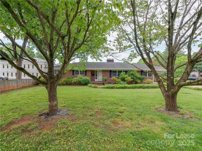 Property image 3 at 1422 Holmes Drive, Charlotte, NC 28209