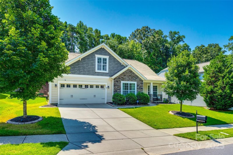 Property image 2 of 14727 Brannock Hills Drive in Creekshire Estates, Charlotte, NC 28278