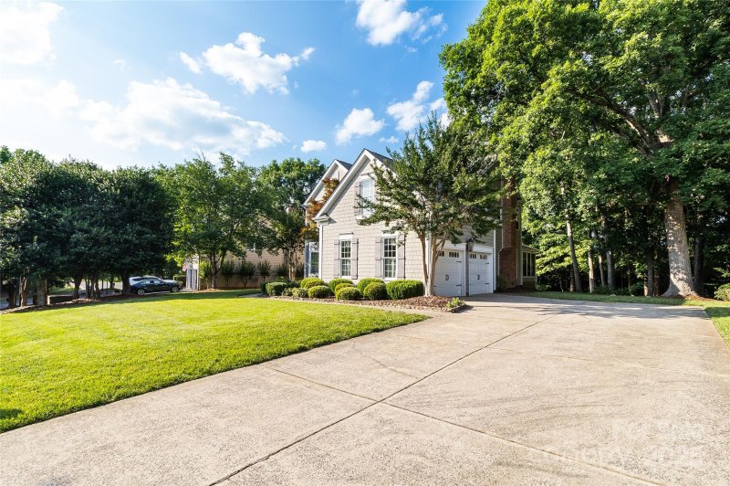 Property image 2 at 10927 Thornhill Club Drive, Charlotte, NC 28277