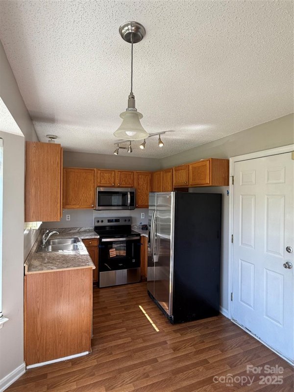 Property image 5 of 6902 Vernon Wood Lane in Hemby Woods, Charlotte, NC 28262