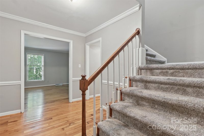 Property image 4 at 1517 E Barden Road, Charlotte, NC 28226