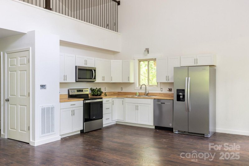 Property image 4 of 109 Tumblebug Trail Road in River Ridge, Flat Rock, NC 28731