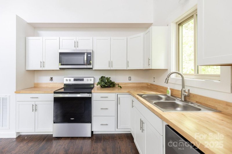 Property image 5 of 109 Tumblebug Trail Road in River Ridge, Flat Rock, NC 28731