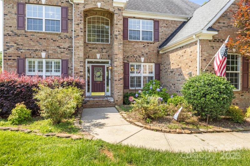 Property image 4 of 128 Sugar Thyme Lane in Cherry Grove, Mooresville, NC 28115