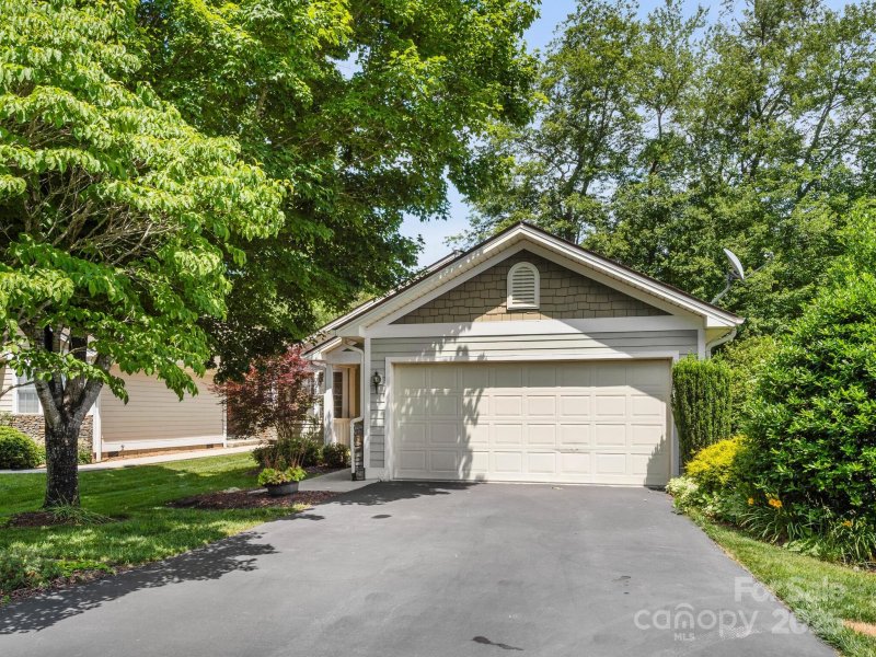 Property image 3 at 20 E Fairway View Court, Etowah, NC 28729