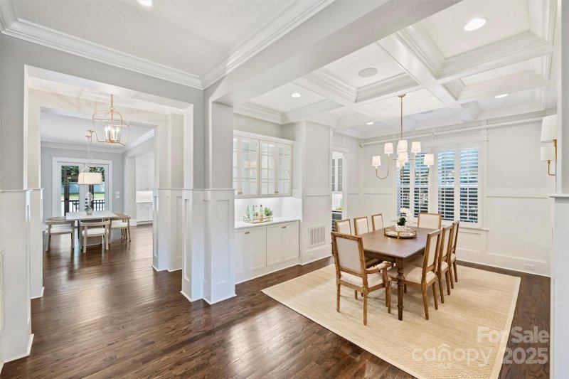 Property image 5 of 431 Wonderwood Drive in Cotswold, Charlotte, NC 28211