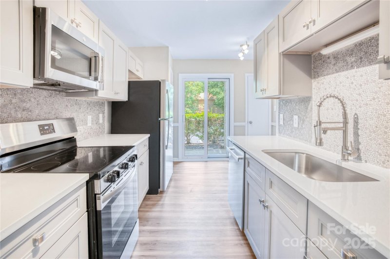 Property image 4 at 7912 Charter Oak Lane, Charlotte, NC 28226