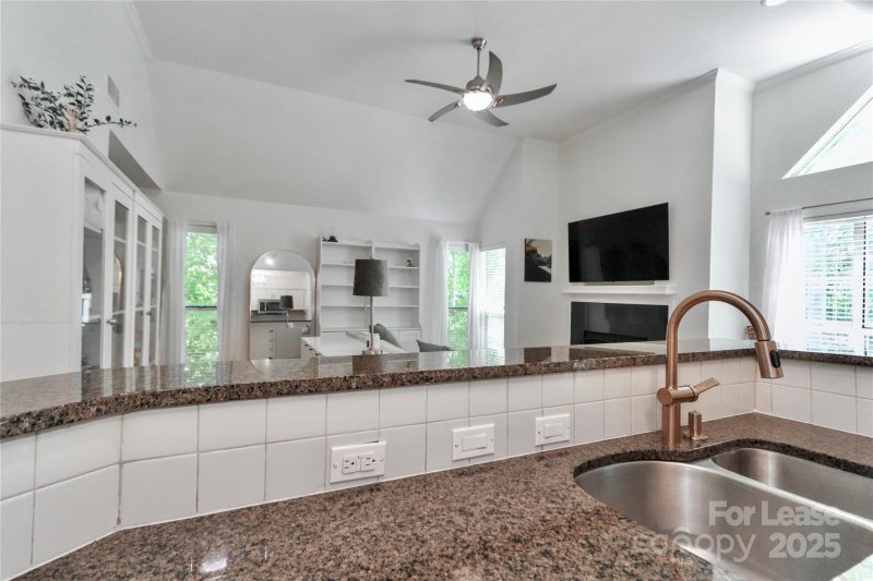 Property image 5 at 2508 Cranbrook Lane, Charlotte, NC 28207