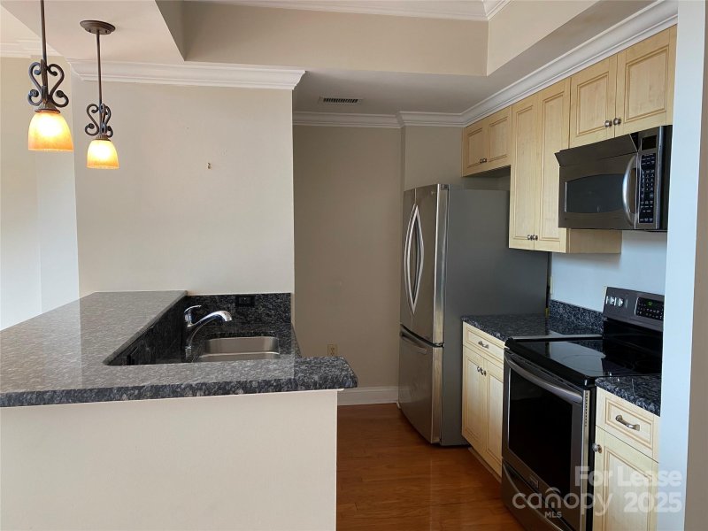 Property image 3 at 300 W 5th Street, Charlotte, NC 28202