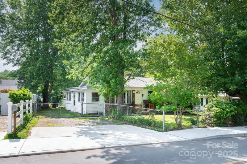 Property image 2 at 189 Onteora Boulevard, Asheville, NC 28803