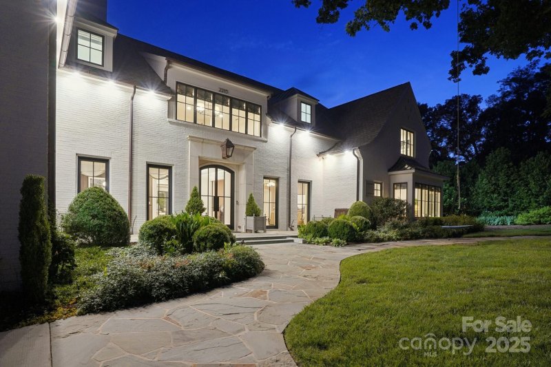 Property image 3 at 2215 Cortelyou Road, Charlotte, NC 28211