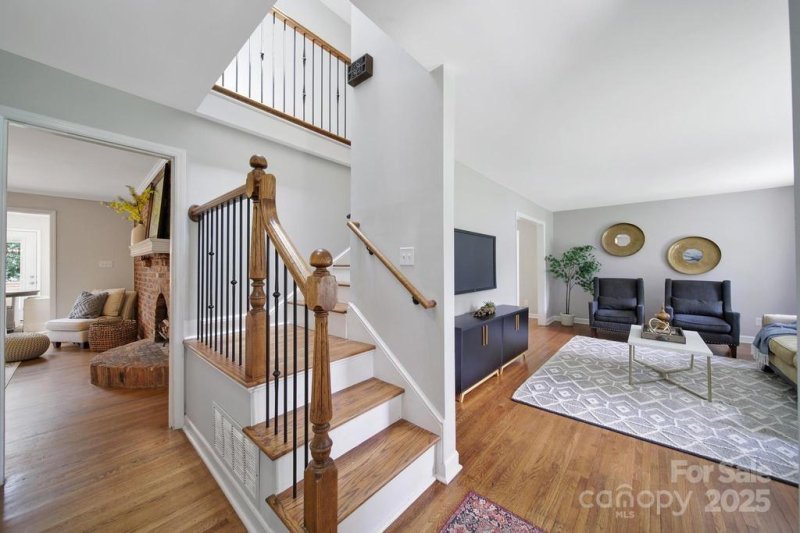 Property image 2 of 3800 Lovett Circle in Beverly Woods, Charlotte, NC 28210