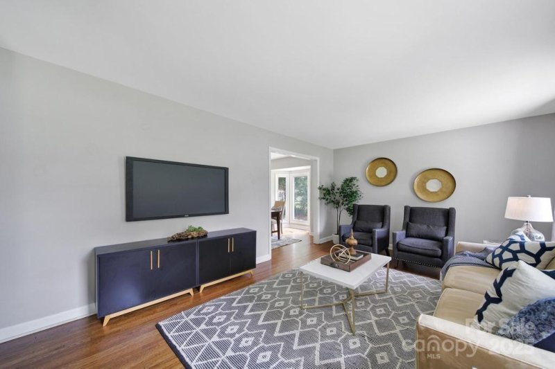 Property image 3 of 3800 Lovett Circle in Beverly Woods, Charlotte, NC 28210