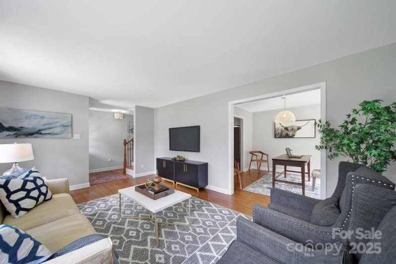 Property image 4 of 3800 Lovett Circle in Beverly Woods, Charlotte, NC 28210