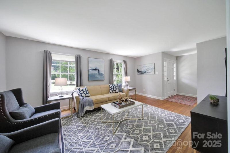 Property image 5 of 3800 Lovett Circle in Beverly Woods, Charlotte, NC 28210