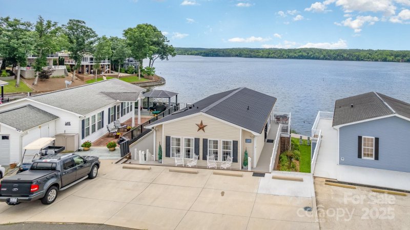 Property image 4 of 141 Badin Lake Circle in Badin Shores Resort, New London, NC 28127