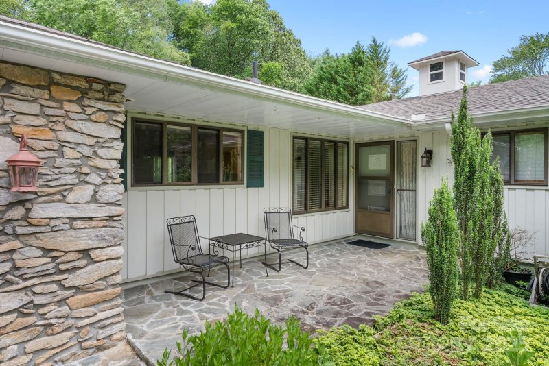 Property image 2 at 424 Brandon Road, Hendersonville, NC 28739